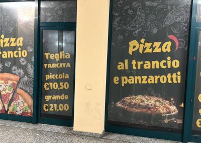 Decorazione Pareti, Vetrofonia e Creazione Insegna per Pizzeria a Milano 2