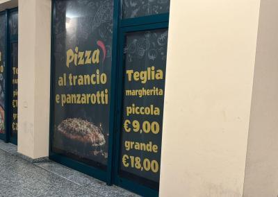 Decorazione Pareti, Vetrofonia e Creazione Insegna per Pizzeria a Milano 1